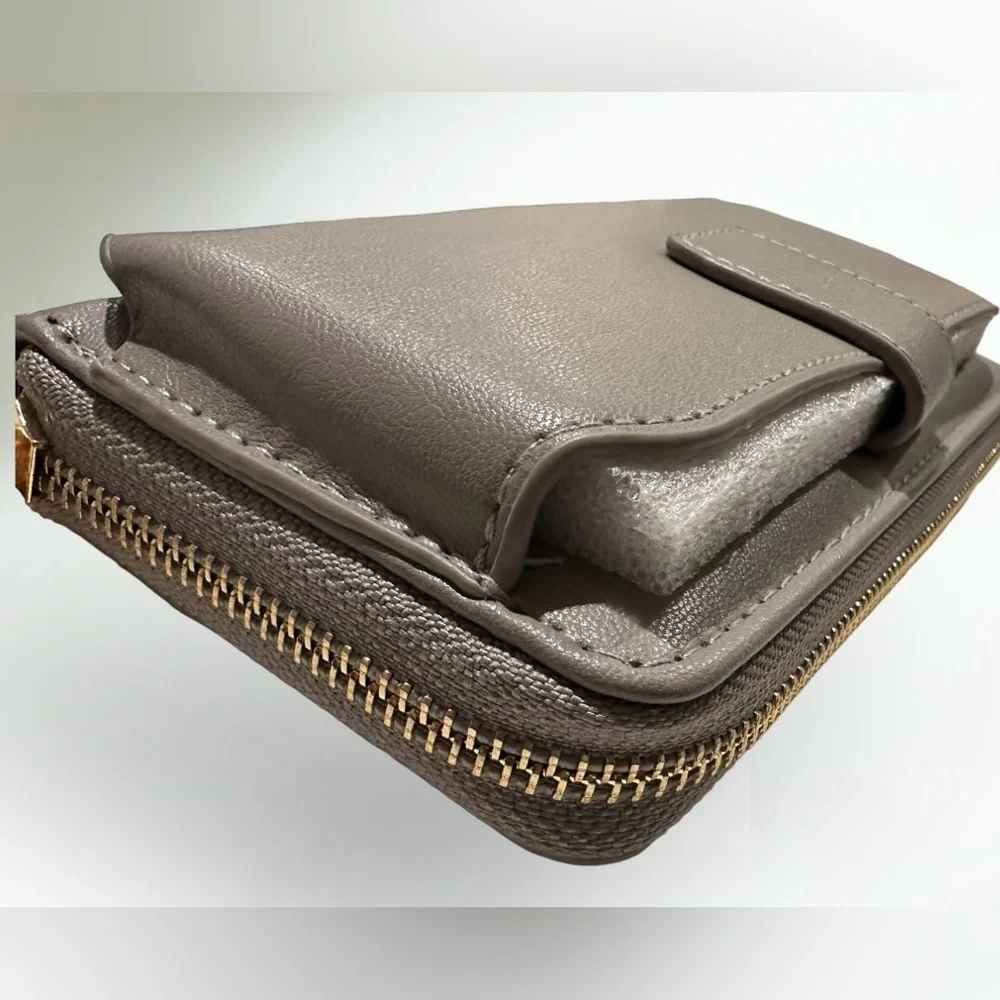 Badgley Mischka Wallet Wristlet Vegan Leather Gray‎ Studded Cell Holder